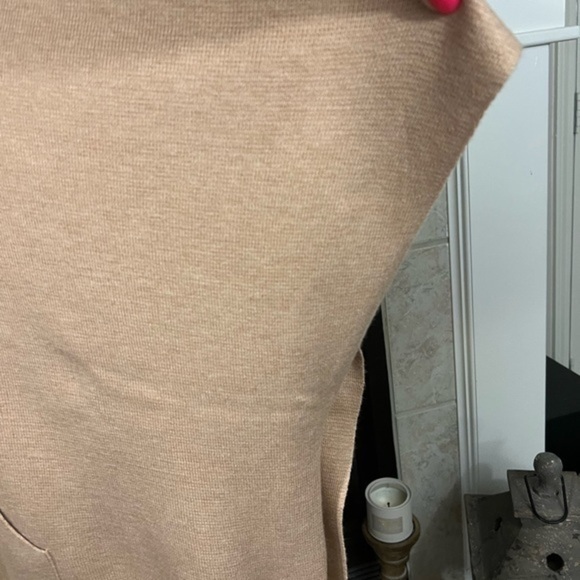 Lou & Grey Tan Hooded Cape with Kangaroo Pockets - Picture 6 of 11